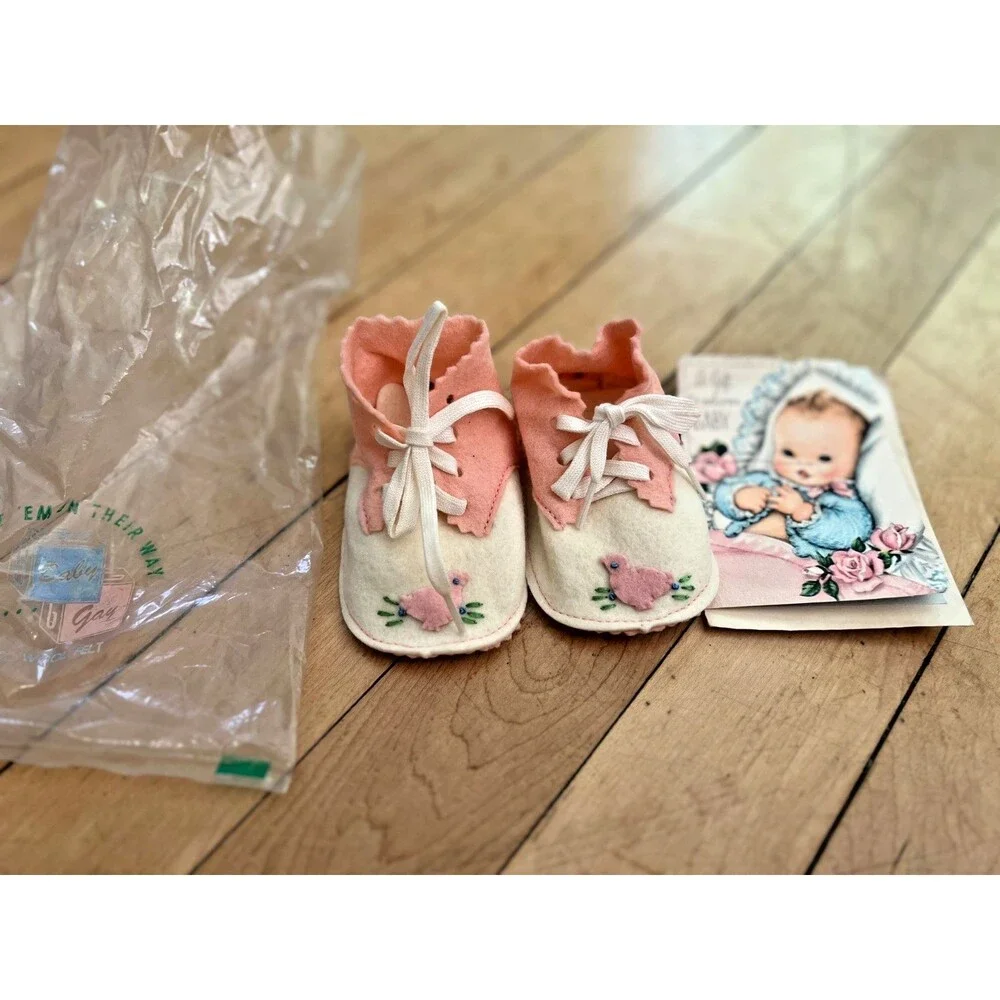 NIP Vintage Pink & White Felt Floral Infant Booties Shoes Soft Cotton w Card
